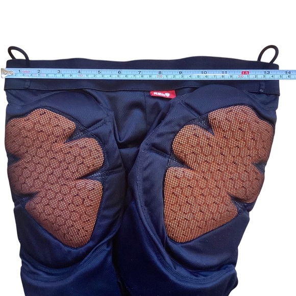 Burton RED Padded Shorts Sports - Youth Small 2010 - Picture 9 of 15